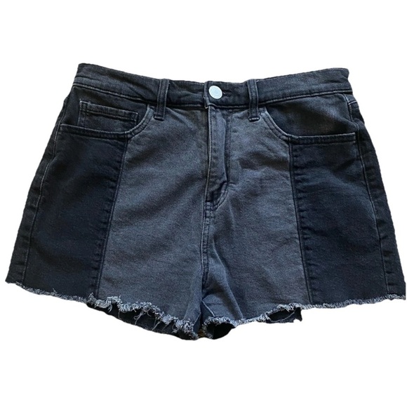 SO Brand High Rise Mom Shorts Black Colorblock Denim Frayed Hem Size 11/30W - Picture 1 of 10